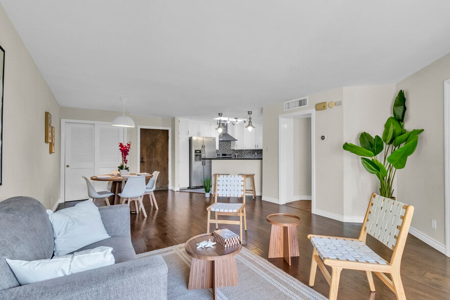 Building Photo - 4499 Via Marisol Via