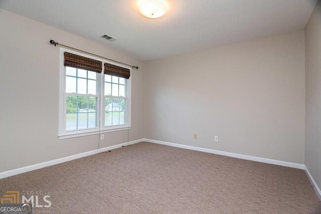 Building Photo - 225 Heritage Lake Dr