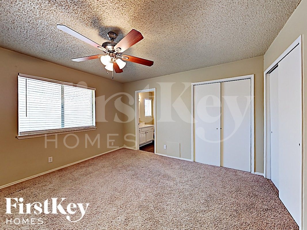 Building Photo - 1409 Grovecrest Dr