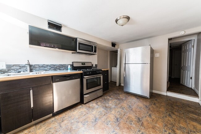 Building Photo - AVAILABLE JUNE 2026 - 3 Bedroom Home in Prime MT. WASHINGTON Location!