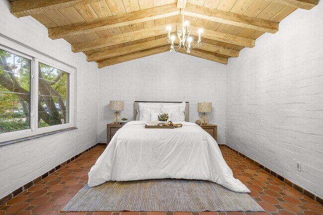 Building Photo - 3691 Laguna Ave