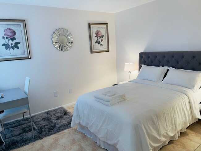 Building Photo - 64 Pine Track