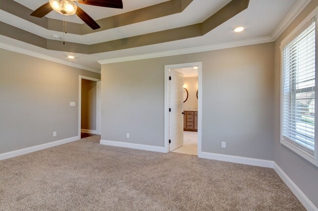 Building Photo - 332 Bluebriar Trc