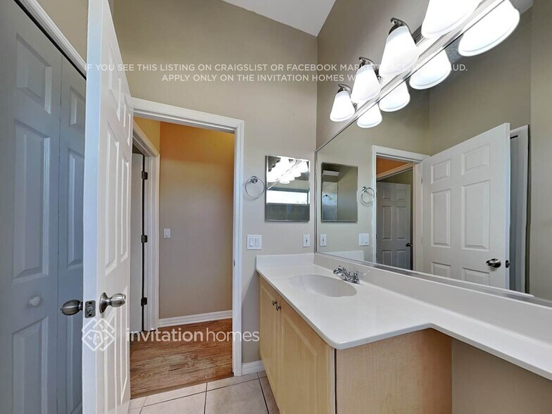 Building Photo - 7119 Pine Valley St