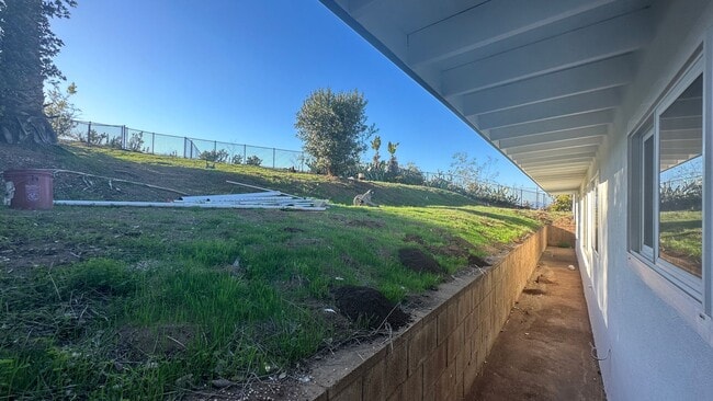 Building Photo - Remodeled 3 bd in Vista with large garage