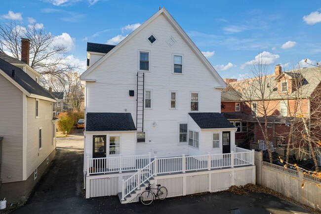 Building Photo - 105-107 Richards