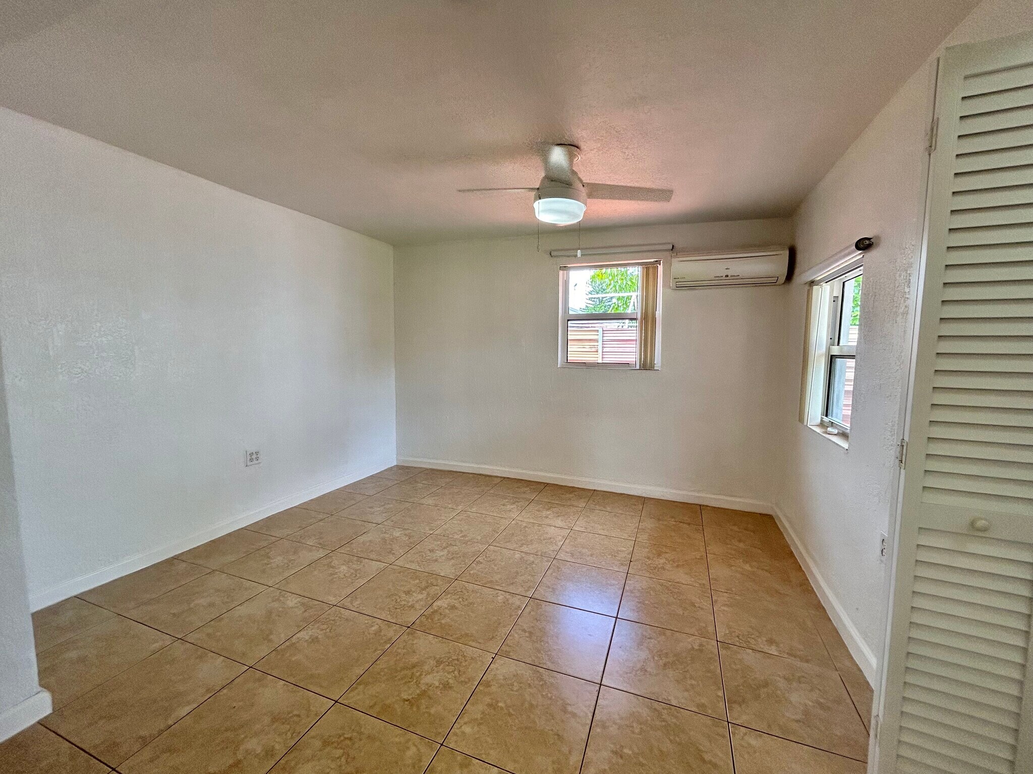 Bedroom - 4221 SW 36th St