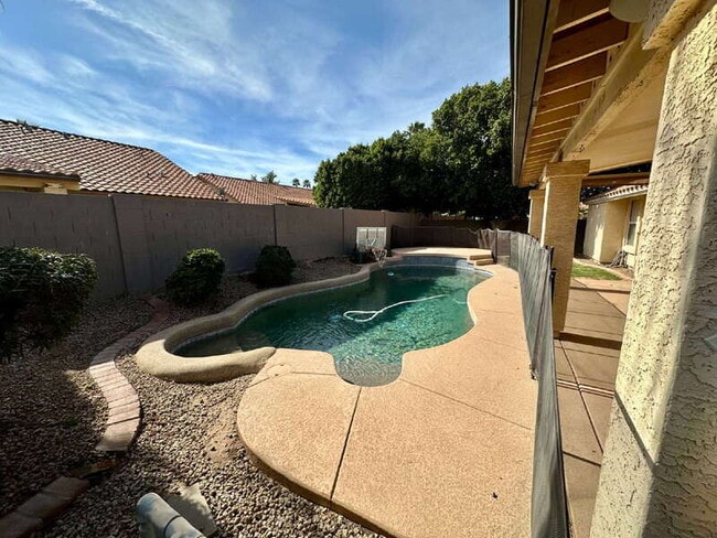 Building Photo - 2353 W Hemlock Ct