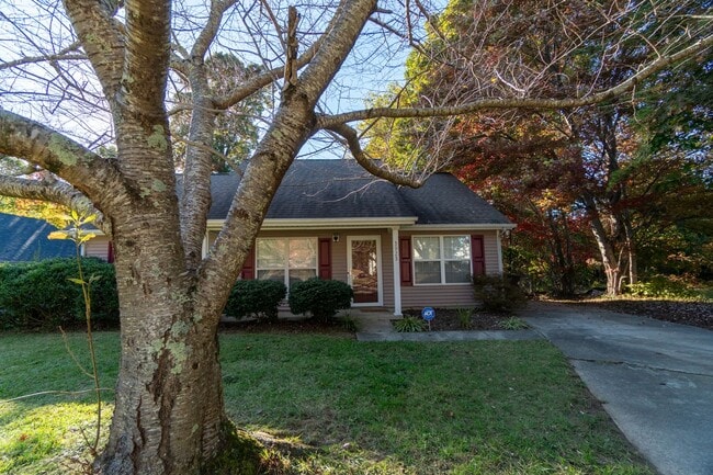 Building Photo - Beautiful 3 Bed 2 Bath home located in Greensboro!