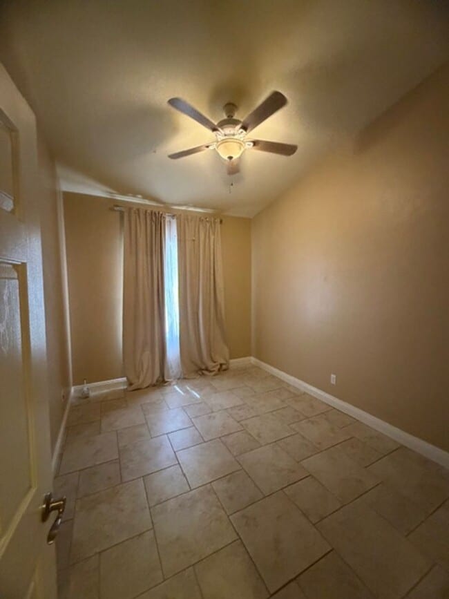 Building Photo - GORGEOUS 4 BEDROOM SINGLE STORY HOME