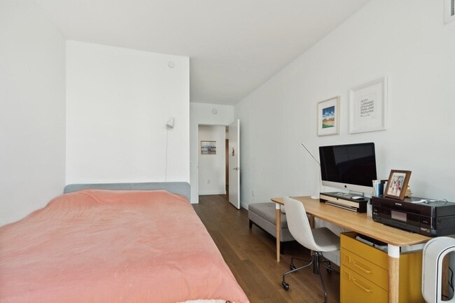 Building Photo - 99 Hudson St