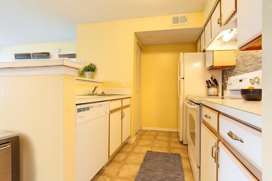 Building Photo - 2214 Grand Cayman Ct