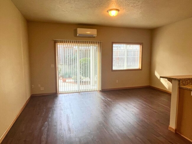 Building Photo - (MUS 1972) Spacious and Inviting 3-Bed, 2-Bath Townhome – A Perfect Place to Call Home!