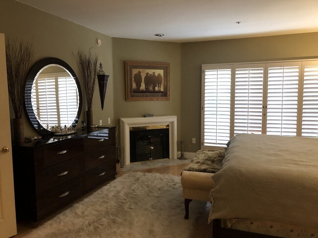 master bedroom - 11855 Goshen Ave