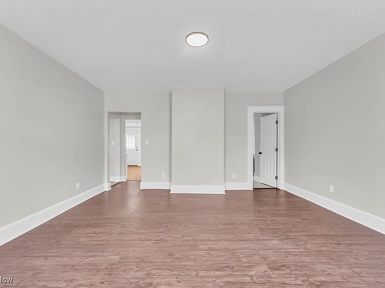 Building Photo - 1244 W 69th St
