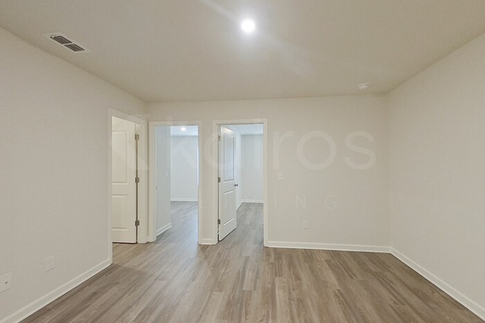 Building Photo - 345 Ironwood Ct