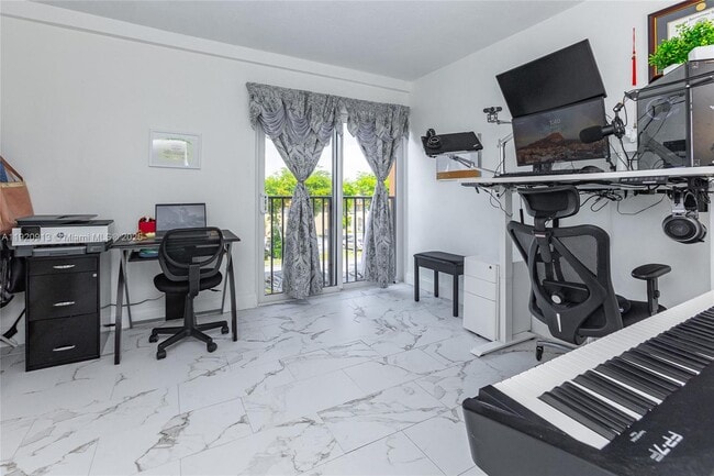 Building Photo - 245 NW 109th Ave