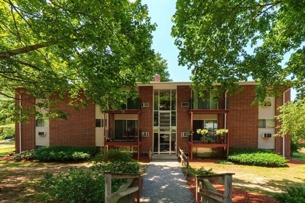 Building Photo - 10 Longwood Dr