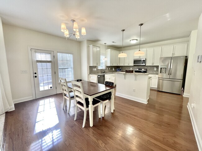 Building Photo - 126 Watchmen Ln