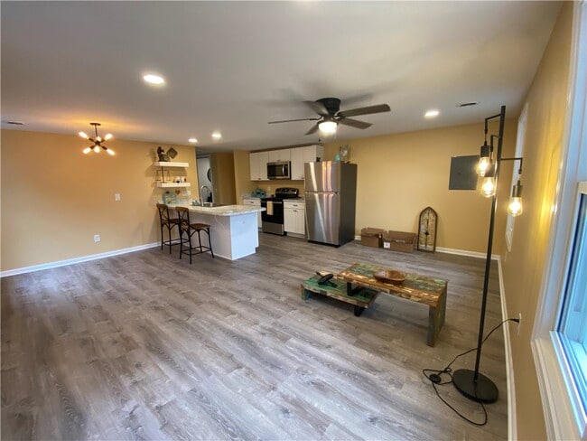 Building Photo - 233 W Commercial St