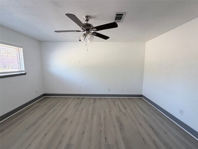 Building Photo - 9750 Guest St