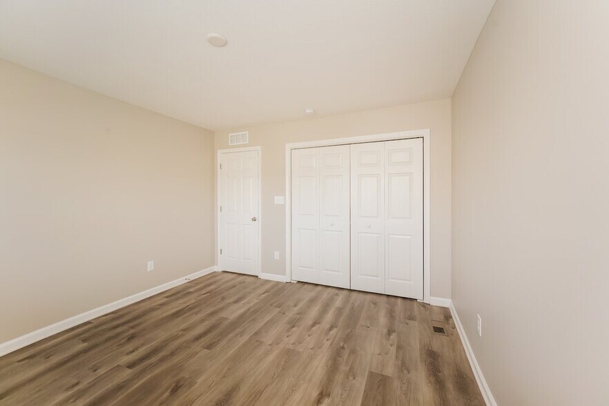 Building Photo - 1119 Barberry Dr