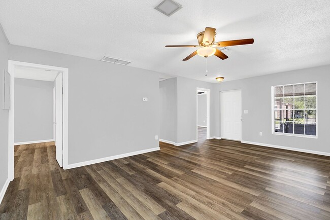 Building Photo - 3/2 unit in Titusville ready for new tenants!