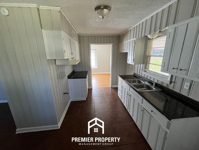 Building Photo - 1508 E.Raines Rd