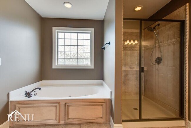 Building Photo - 1338 Sweetwater Dr