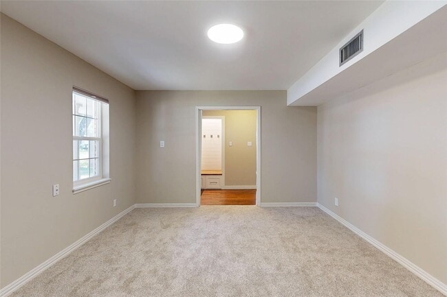 Building Photo - 2819 Fortuna Dr