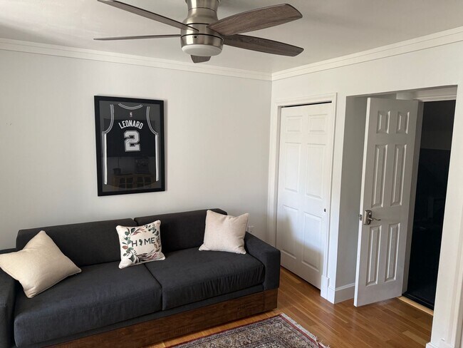 Building Photo - Stunning Updated 3 Bedroom in Fort Walton Beach!