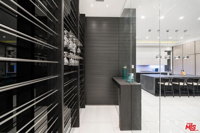 Building Photo - 4458 Mammoth Ave