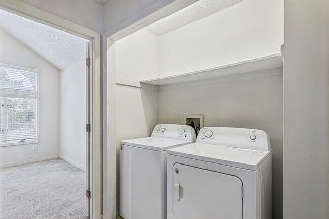 Building Photo - Charming 3-Bedroom Townhome in Sunset Woods