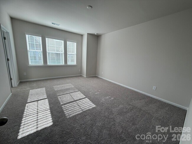 Building Photo - 1111 Bartholdi Dr