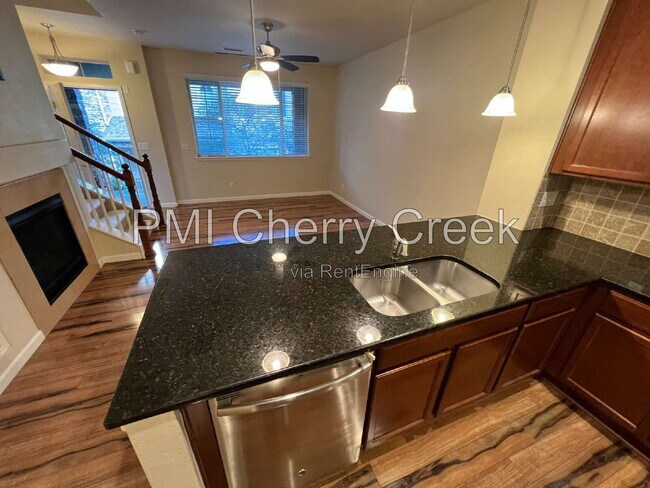 Building Photo - 8159 S Akron Ct