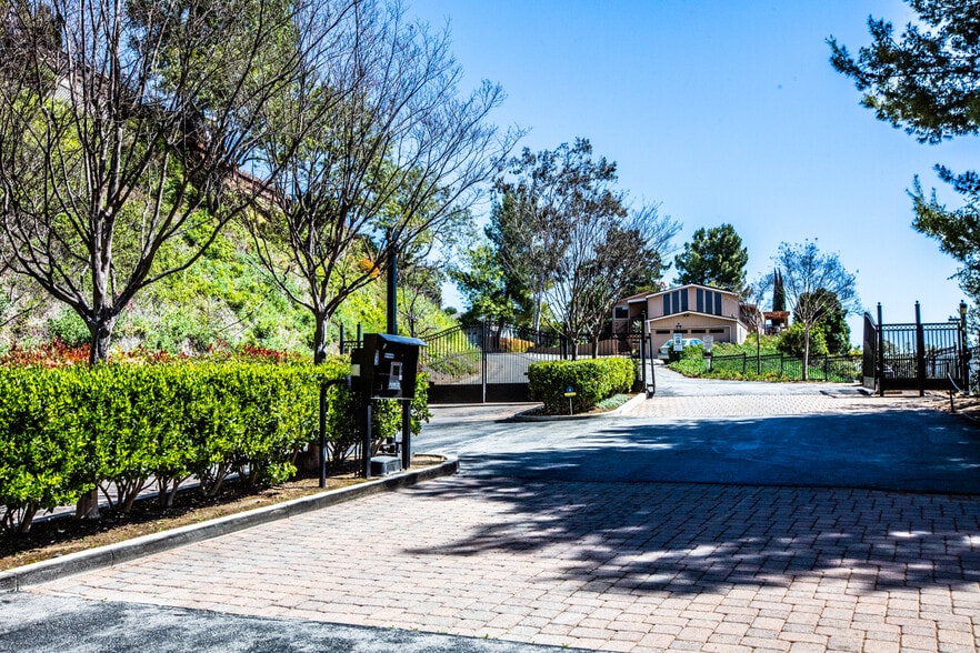 Building Photo - 3360 N Topanga Canyon Blvd