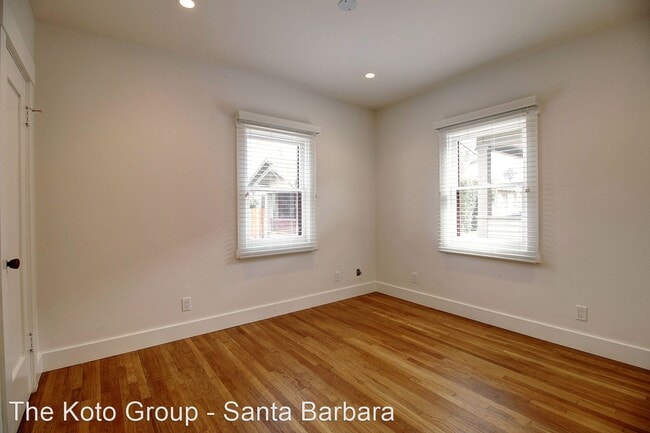 Building Photo - 617 De La Vina St