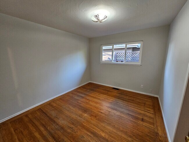 Building Photo - 3107 Alameda de las Pulgas