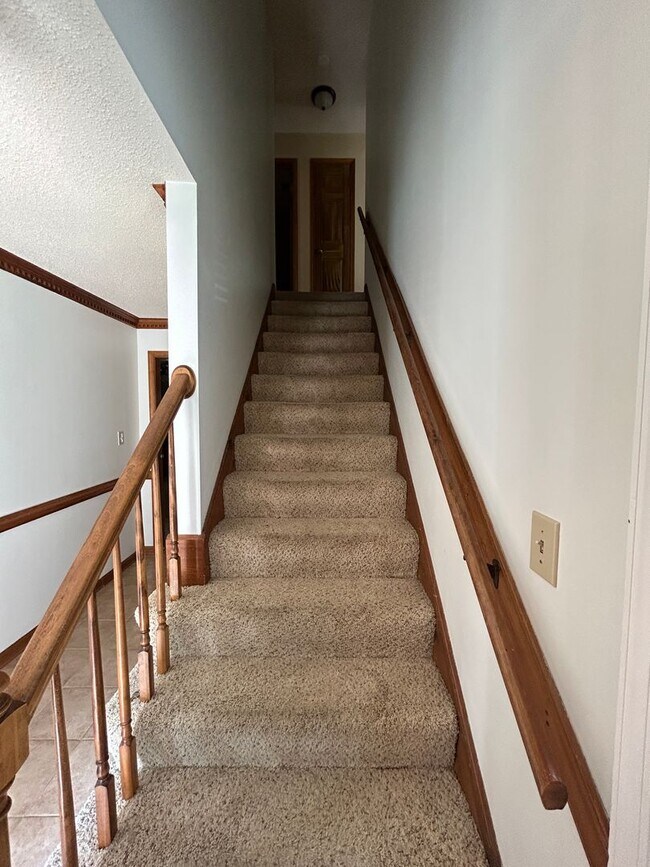 Building Photo - 4BD/2.5BA in Albemarle Acres Neighborhood ...