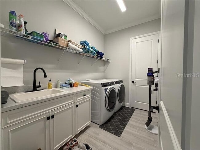 Building Photo - 18817 Valleta Ave