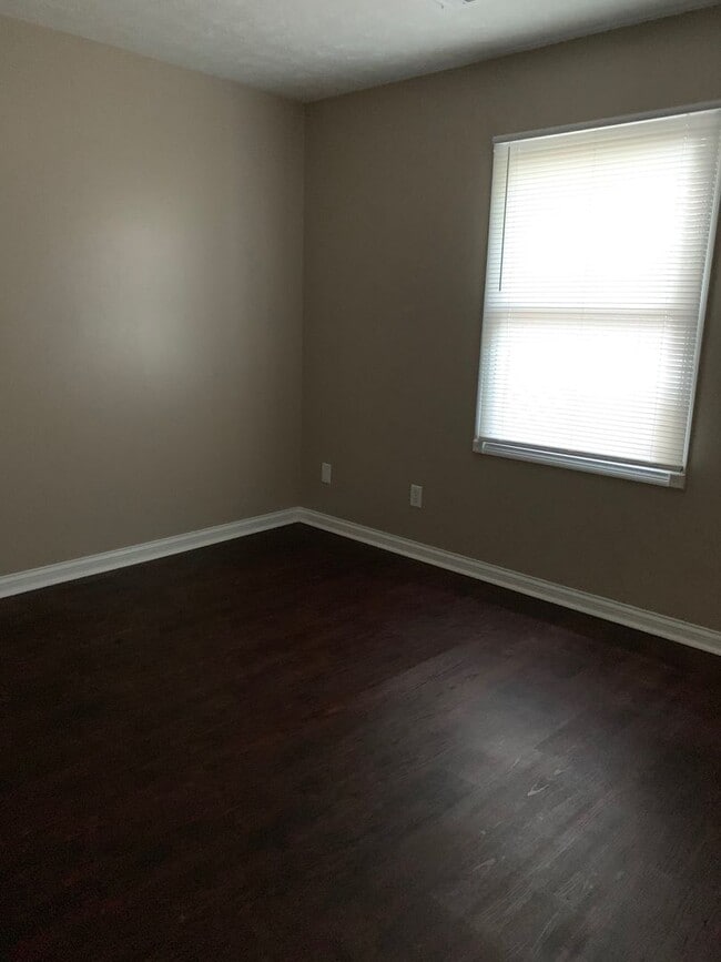 Building Photo - 2 bedroom duplex