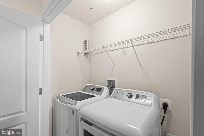 Building Photo - 4904 Olympia Pl