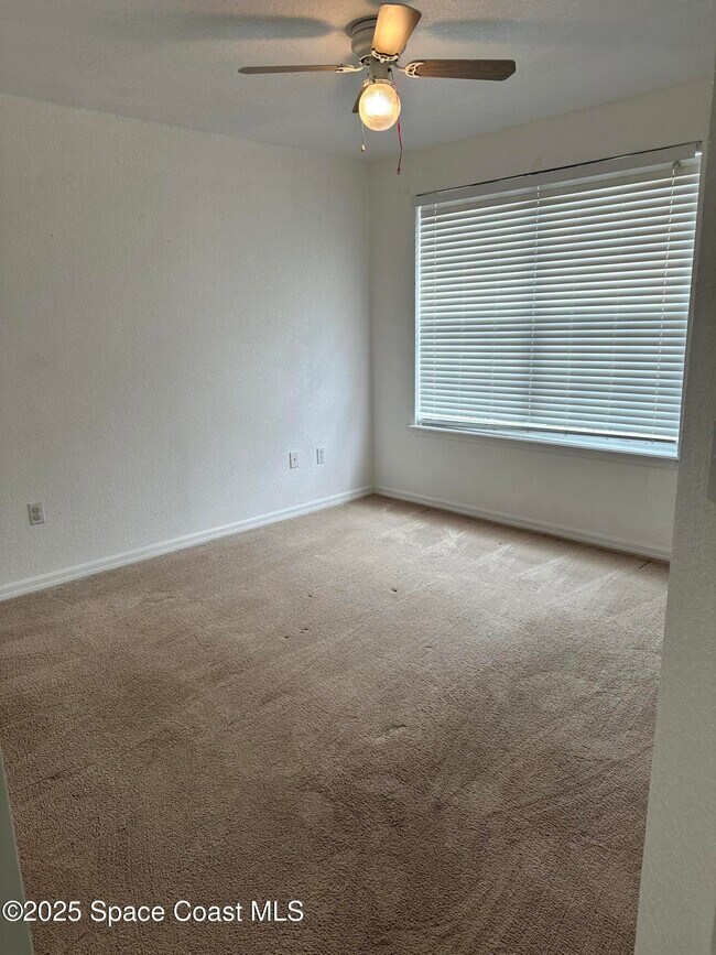 Building Photo - 105 Turpial Way