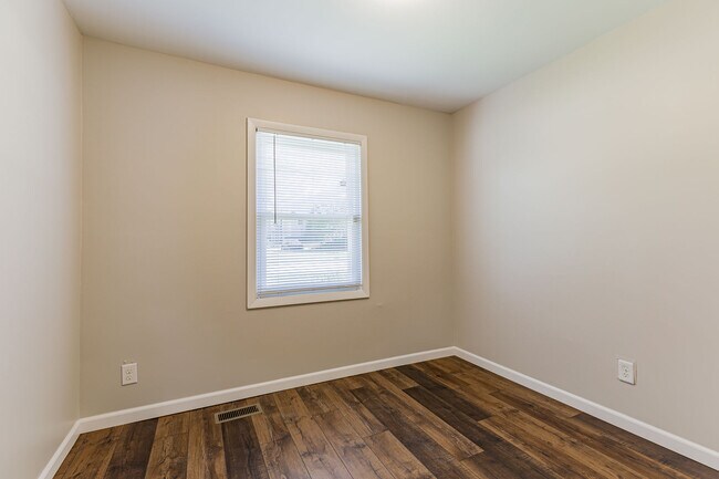 Bedroom 1 - 1409 N Goodwin Ave