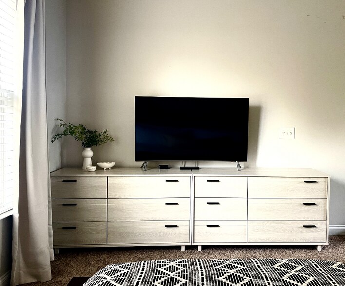 Building Photo - 914 Garden District Dr