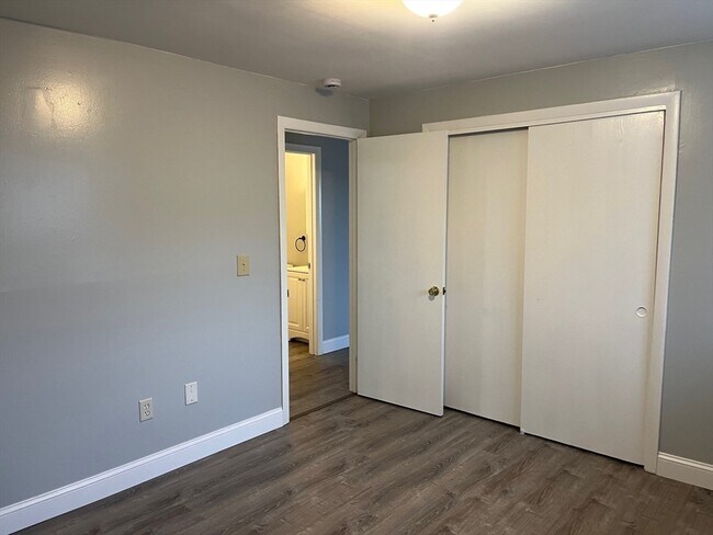 Building Photo - 225 Danforth St