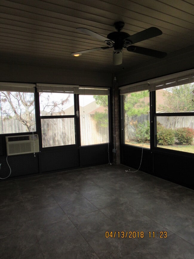 Building Photo - Fantastic home located in Eastlake