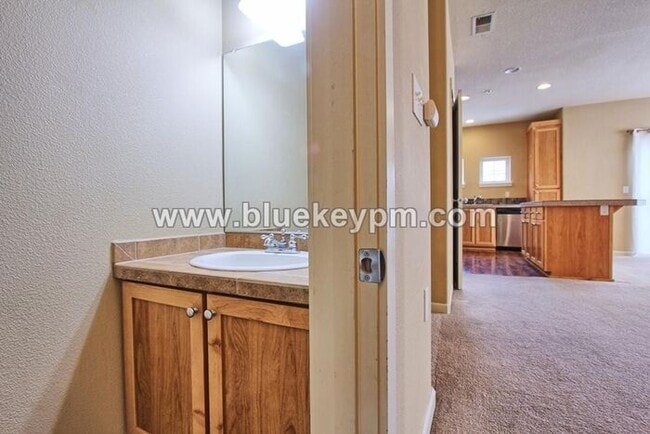 Building Photo - 2 Bed, 2.5 Bath Townhome at Woodhaven Crossing in Sherwood