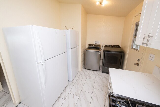 Building Photo - 1357-59 Marline Ave