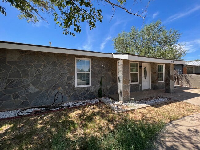 Primary Photo - 312 Hickory Ave